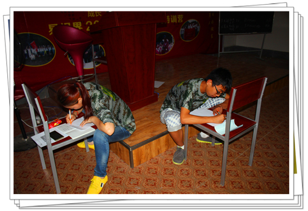 深夜了，還在認(rèn)真寫(xiě)作業(yè)的易視界伙伴們