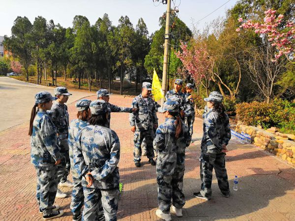 游戲環(huán)節(jié)中，大家齊心協(xié)作，群策群力