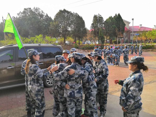 游戲環(huán)節(jié)中，大家齊心協(xié)作，群策群力