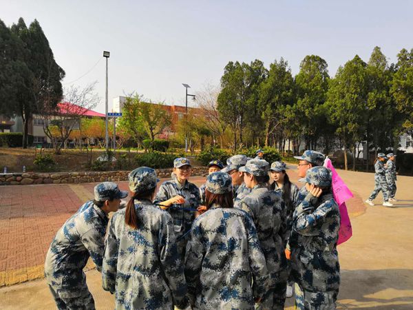 游戲環(huán)節(jié)中，大家齊心協(xié)作，群策群力