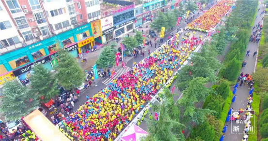 2019首屆淅川國際半程馬拉松激情開跑，易視界石斛手機眼貼榮耀冠名贊助